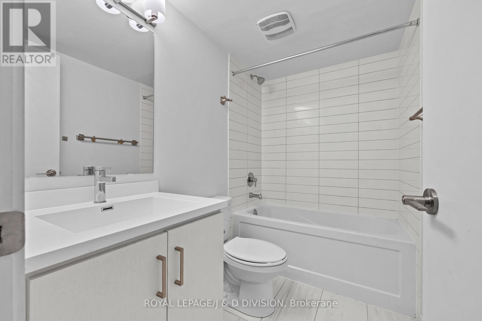 57 - 31 Honeycrisp Crescent, Vaughan, Ontario  L4K 0N6 - Photo 35 - N13547982