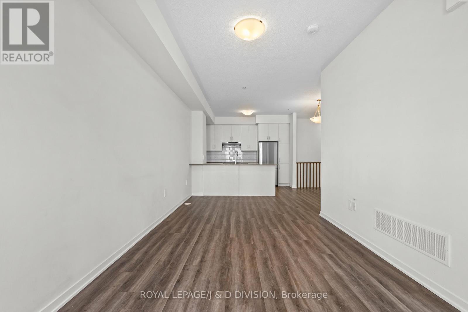 57 - 31 Honeycrisp Crescent, Vaughan, Ontario  L4K 0N6 - Photo 5 - N13547982