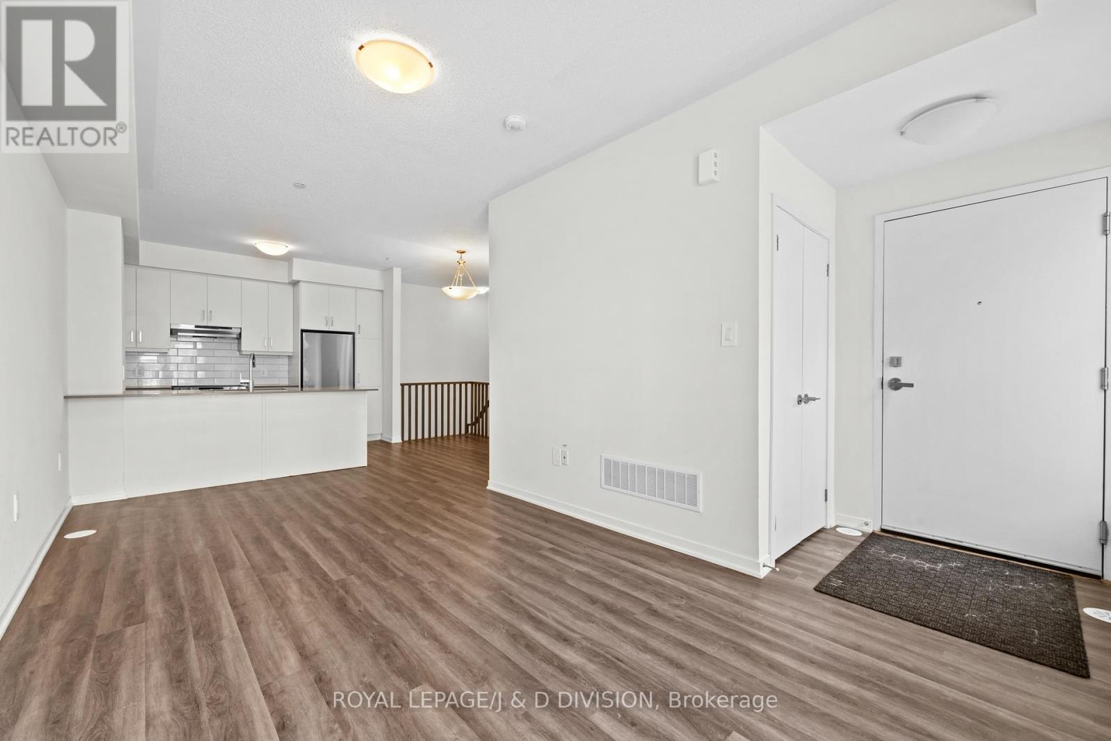 57 - 31 Honeycrisp Crescent, Vaughan, Ontario  L4K 0N6 - Photo 7 - N13547982