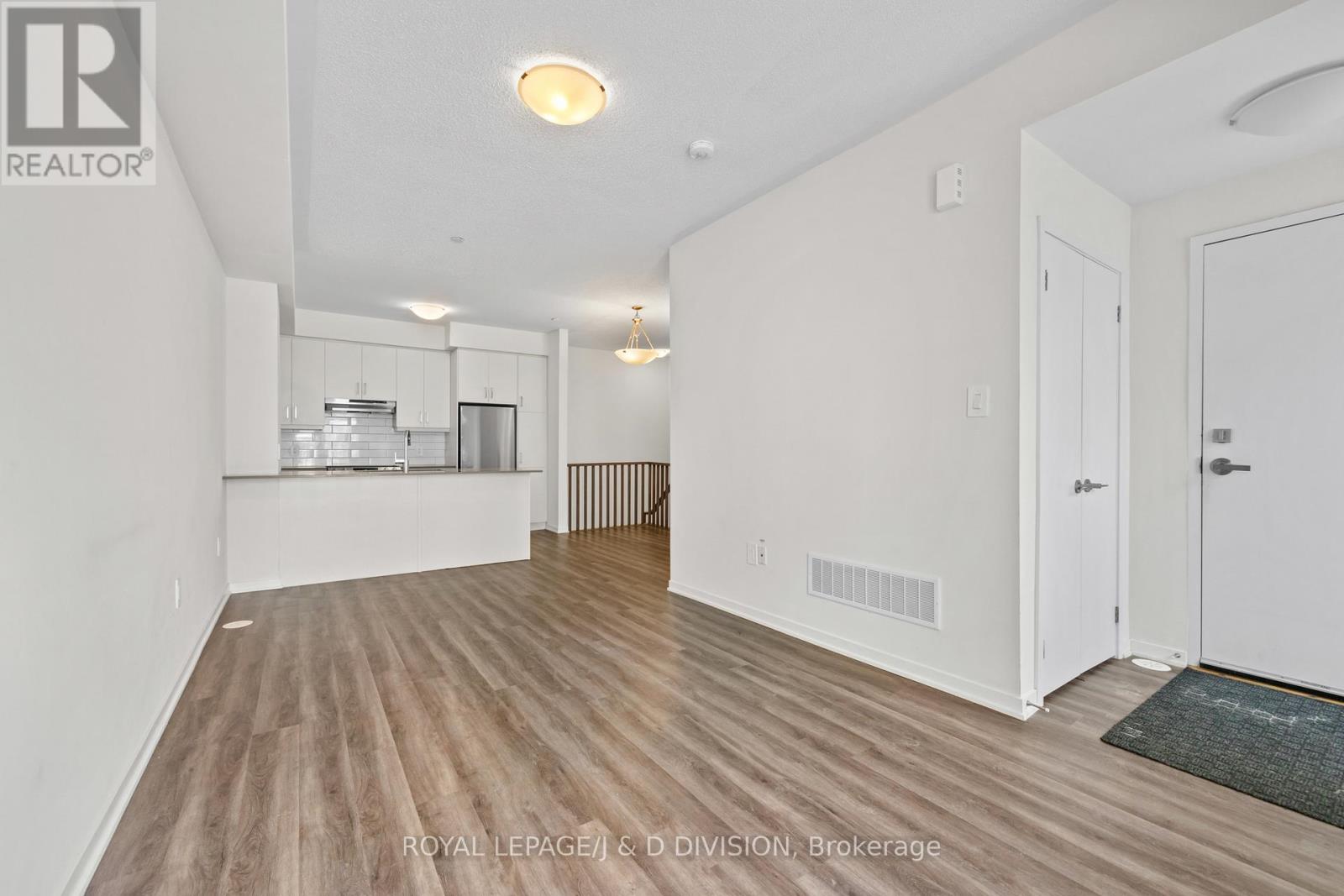 57 - 31 Honeycrisp Crescent, Vaughan, Ontario  L4K 0N6 - Photo 9 - N13547982