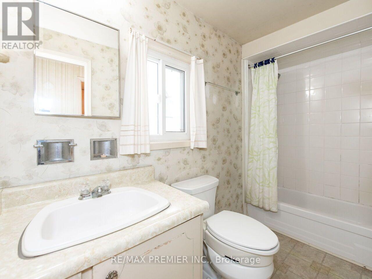 269 Windermere Avenue, Toronto, Ontario  M6S 3K4 - Photo 18 - W13547838