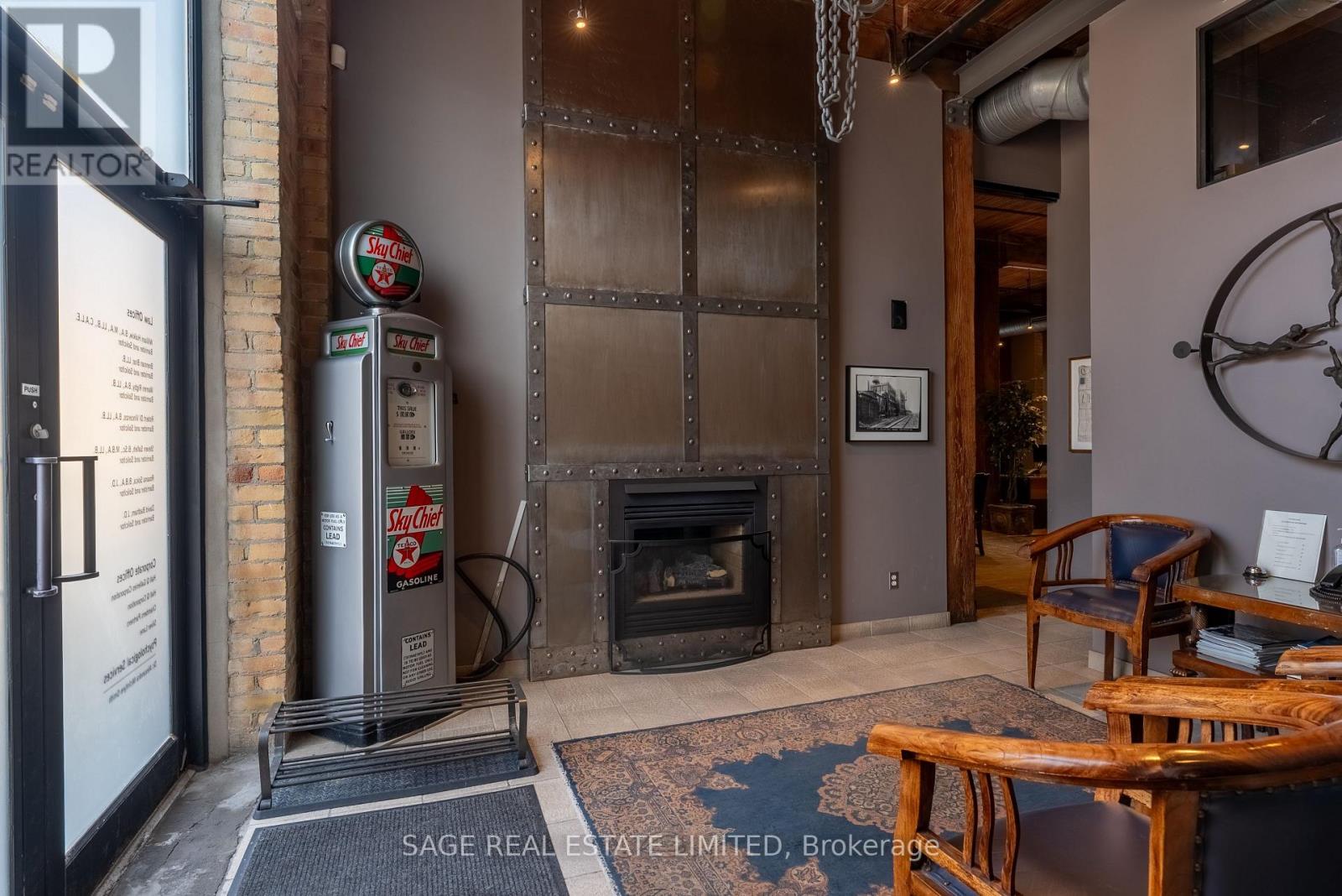 100annex - 25 Morrow Avenue, Toronto, Ontario M6R 2H9 - Photo 2 - W13547870