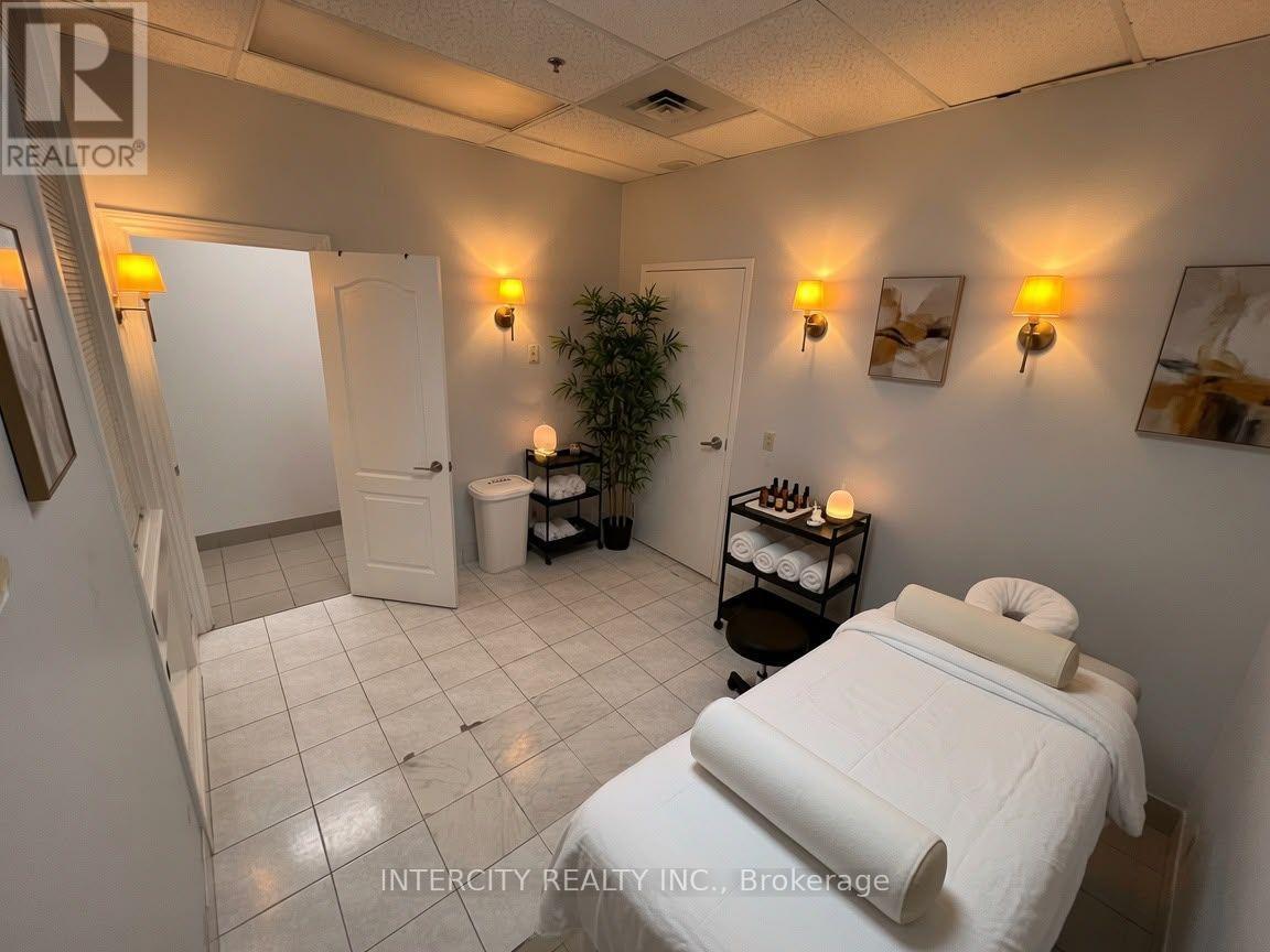2978 Islington Avenue, Toronto, Ontario  M9L 2K6 - Photo 4 - W13547978