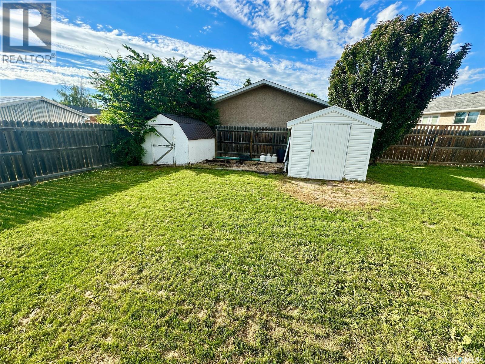 213 18th Street Ne, Weyburn, Saskatchewan  S4H 3J4 - Photo 17 - SK042128