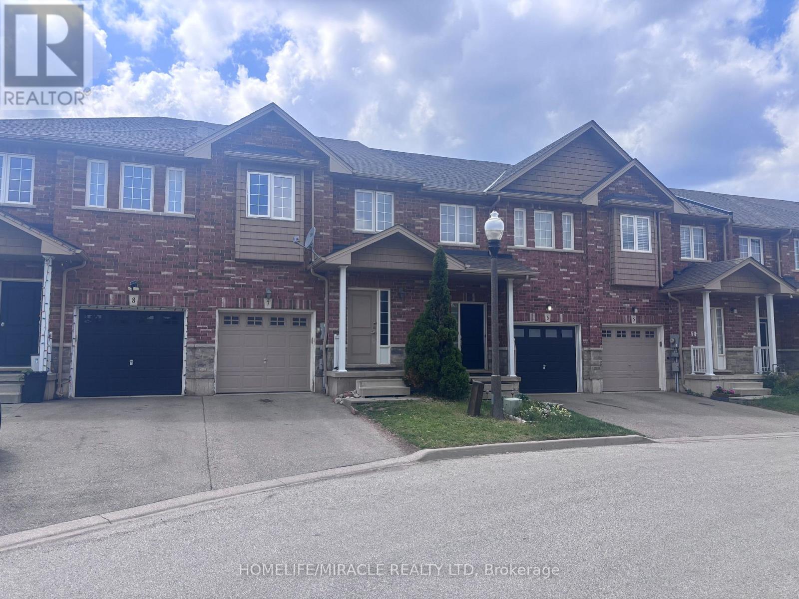 7 - 45 Seabreeze Crescent, Hamilton, Ontario L8E 5C8 - Photo 1 - X13547842