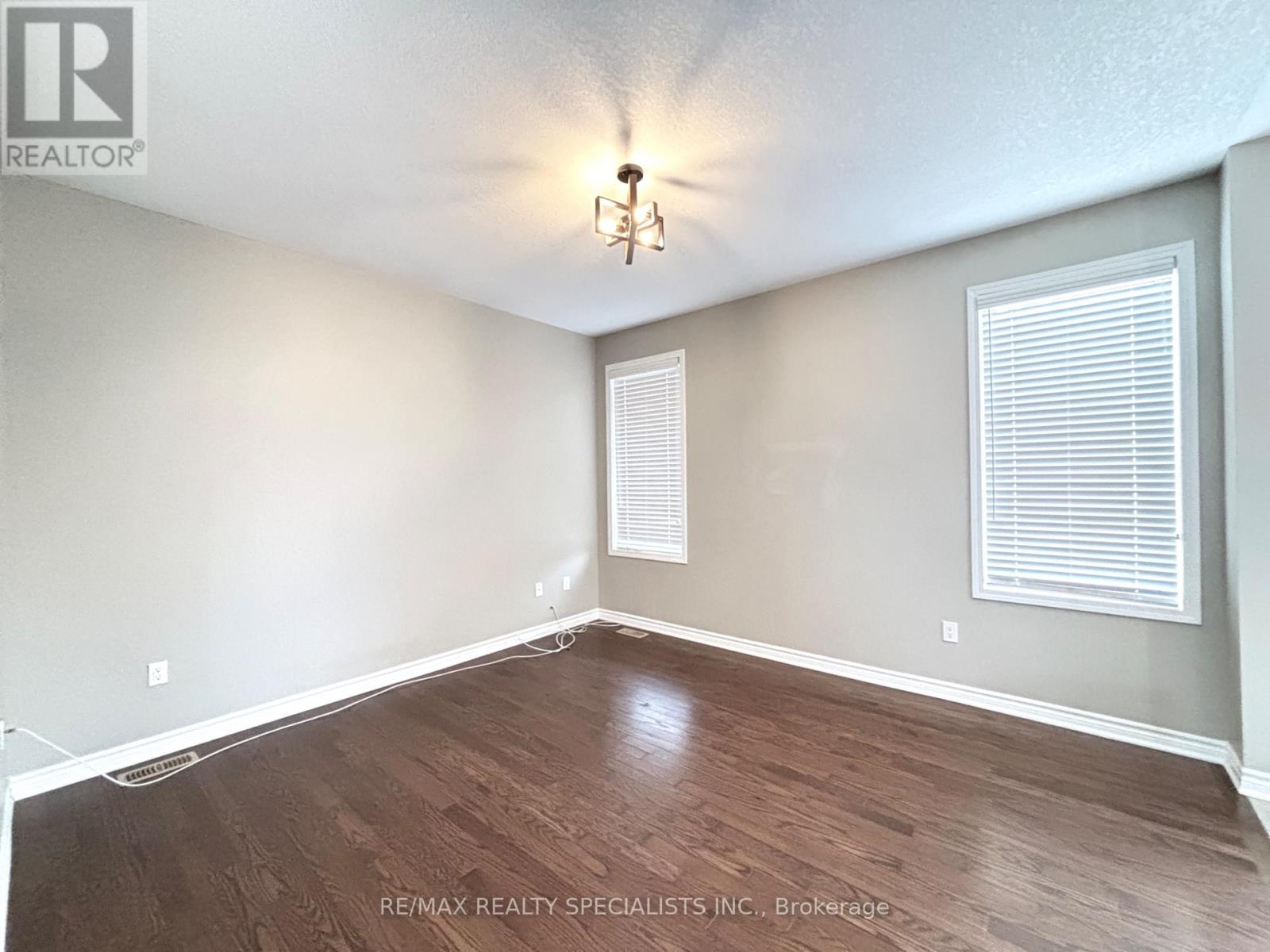227 Spring Creek Drive, Hamilton, Ontario  L8B 0Y4 - Photo 2 - X13521656
