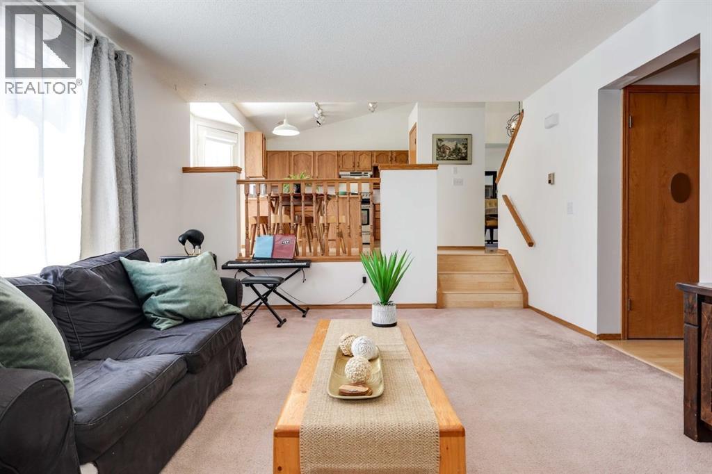 23 Sandalwood Close NW, Calgary, Alberta  T3K 4B4 - Photo 10 - A2327987