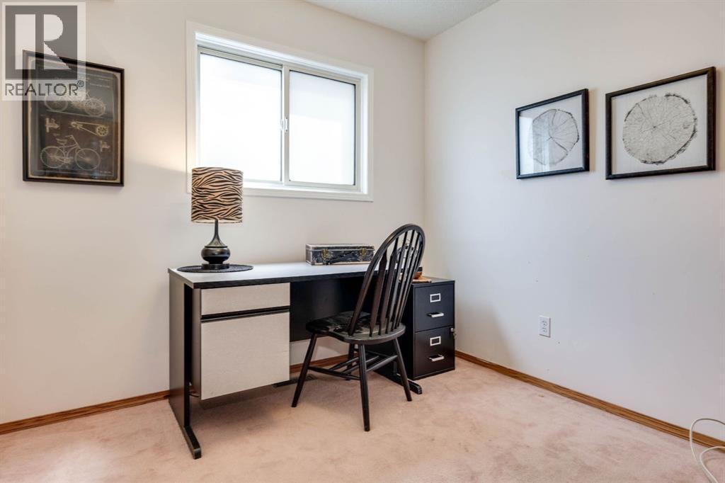23 Sandalwood Close NW, Calgary, Alberta  T3K 4B4 - Photo 11 - A2327987