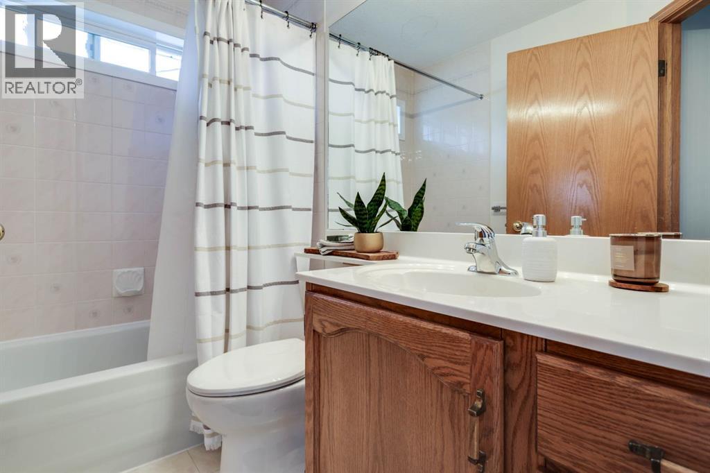 23 Sandalwood Close NW, Calgary, Alberta  T3K 4B4 - Photo 19 - A2327987