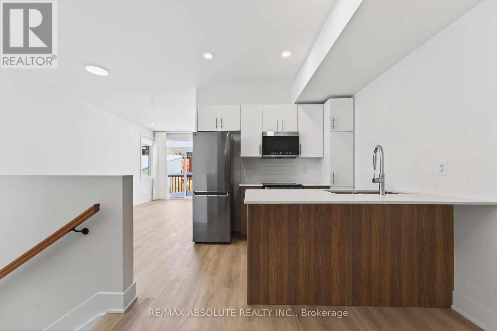 B - 183 Columbus Avenue, Ottawa, Ontario  K1K 1P7 - Photo 2 - X13548126