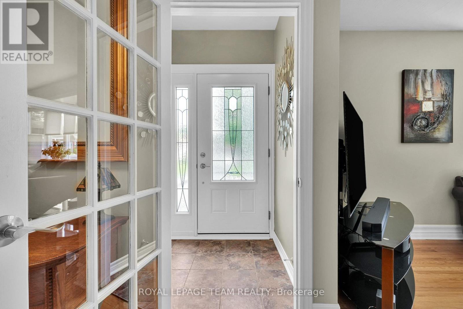 2250 Urbandale Drive, Ottawa, Ontario  K1G 3G6 - Photo 4 - X13548266