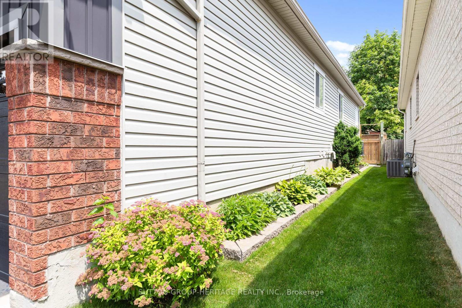 27 Kimberly Drive, Whitby, Ontario  L1M 1K5 - Photo 47 - E13548156