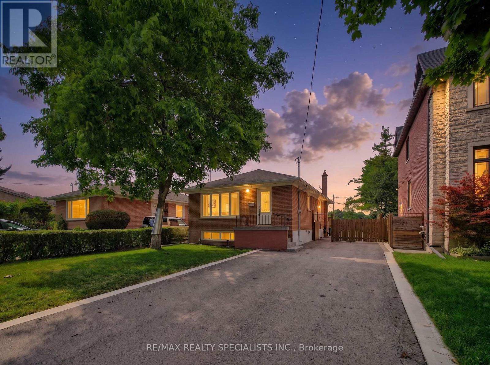94 ERINGATE DRIVE, Toronto, Ontario