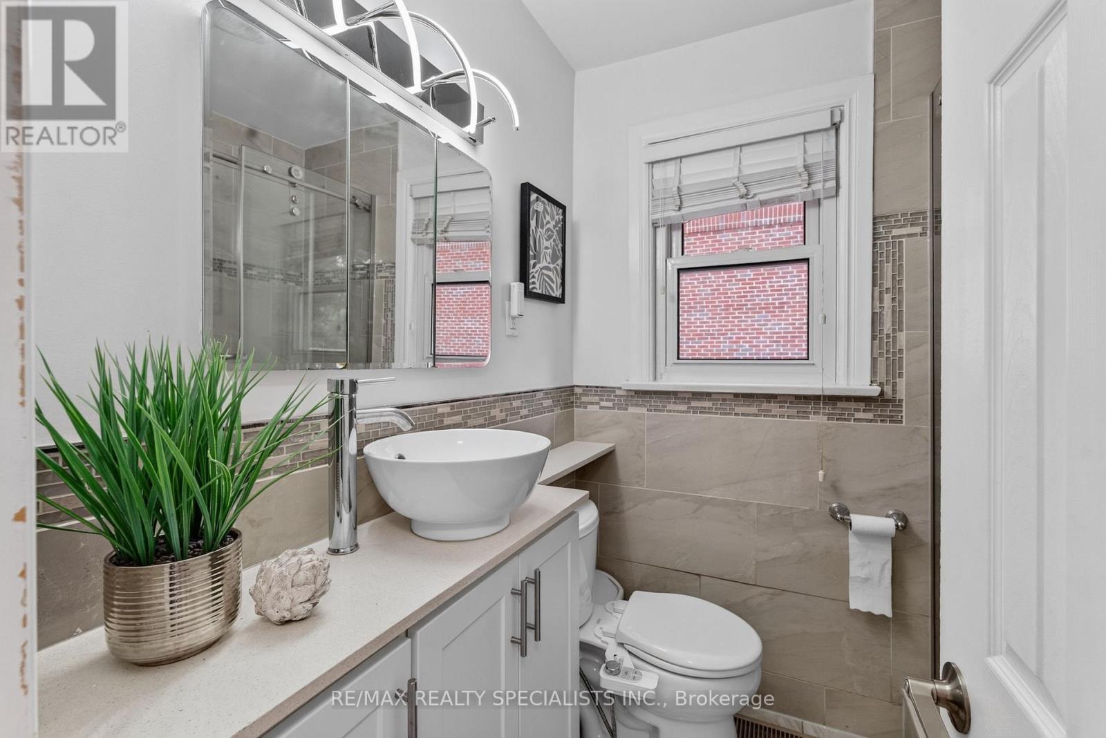 94 Eringate Drive, Toronto, Ontario  M9C 3Z6 - Photo 17 - W13548092
