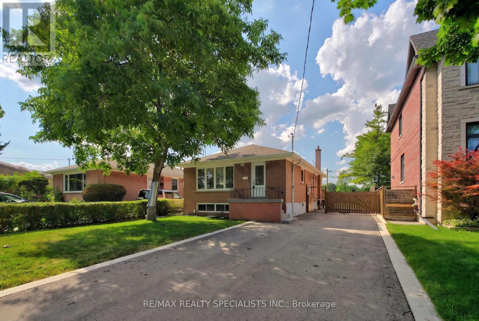 94 Eringate Drive, Toronto, Ontario  M9C 3Z6 - Photo 2 - W13548092