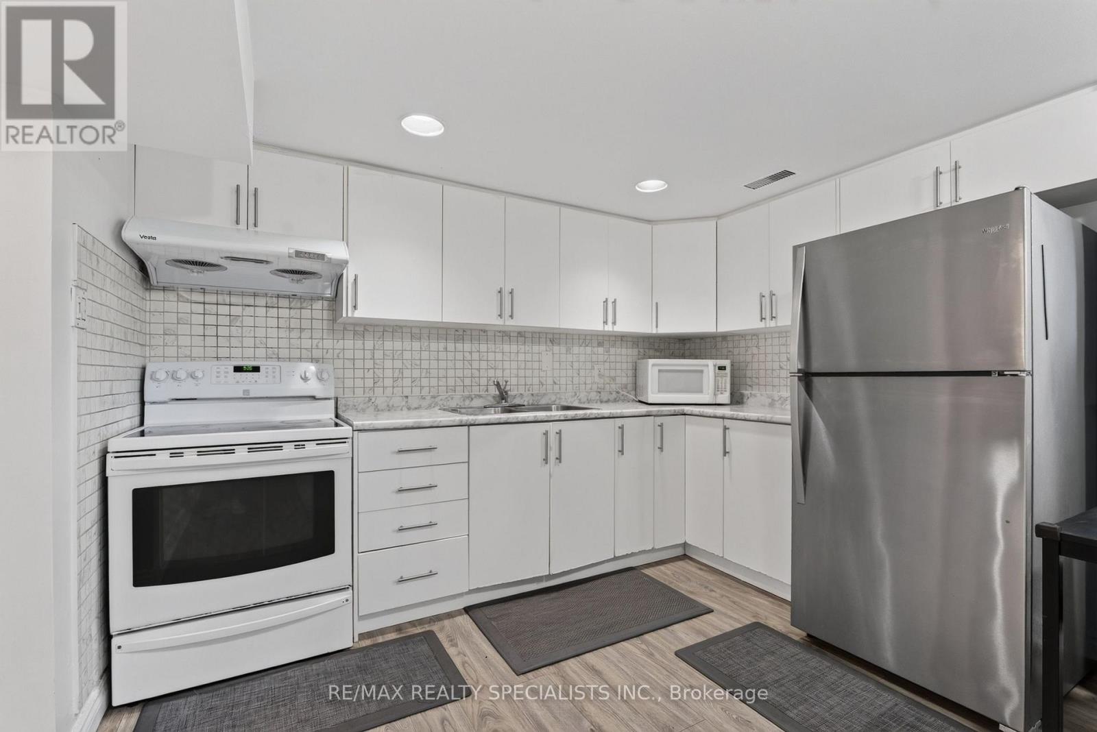 94 Eringate Drive, Toronto, Ontario  M9C 3Z6 - Photo 28 - W13548092