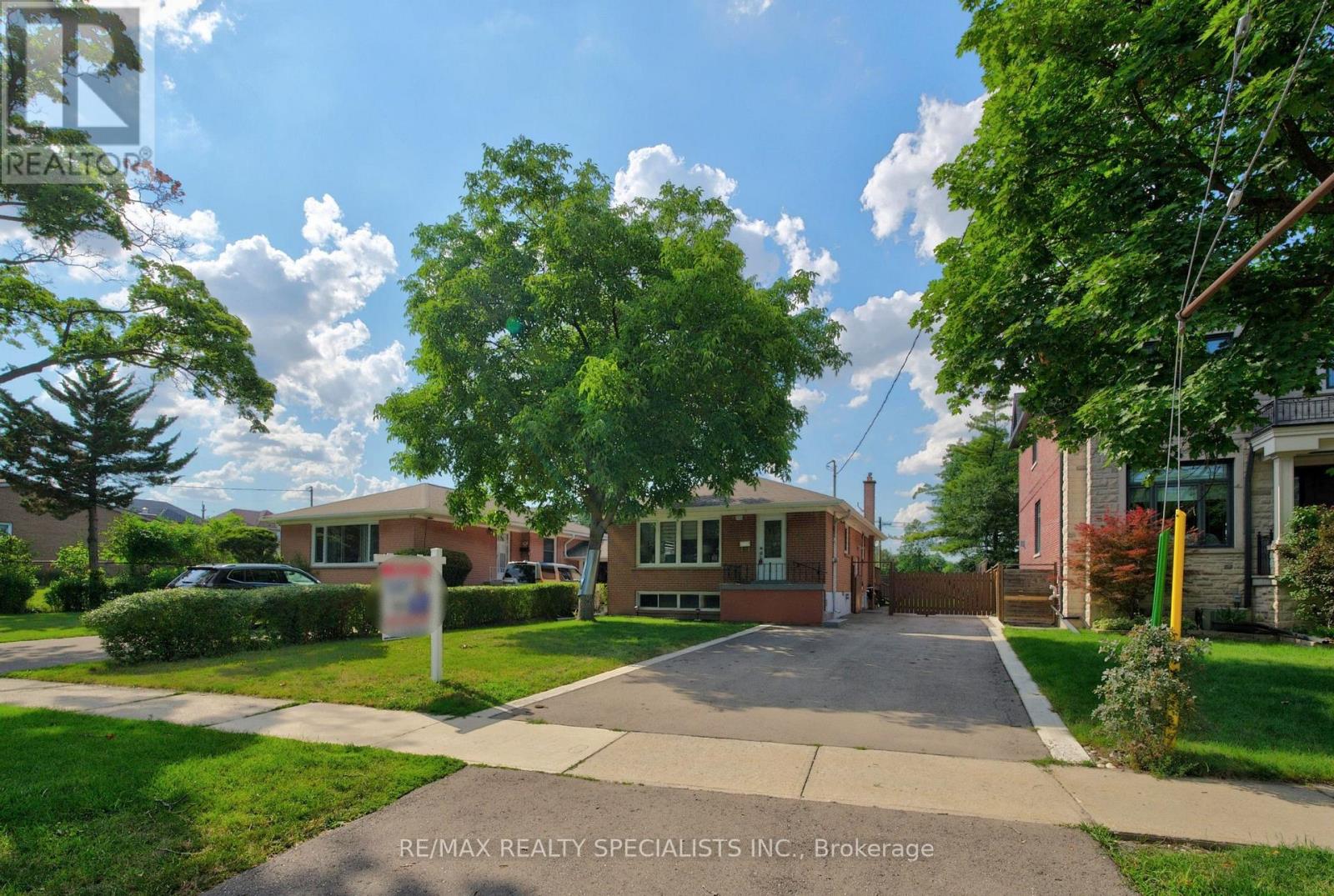 94 Eringate Drive, Toronto, Ontario  M9C 3Z6 - Photo 3 - W13548092