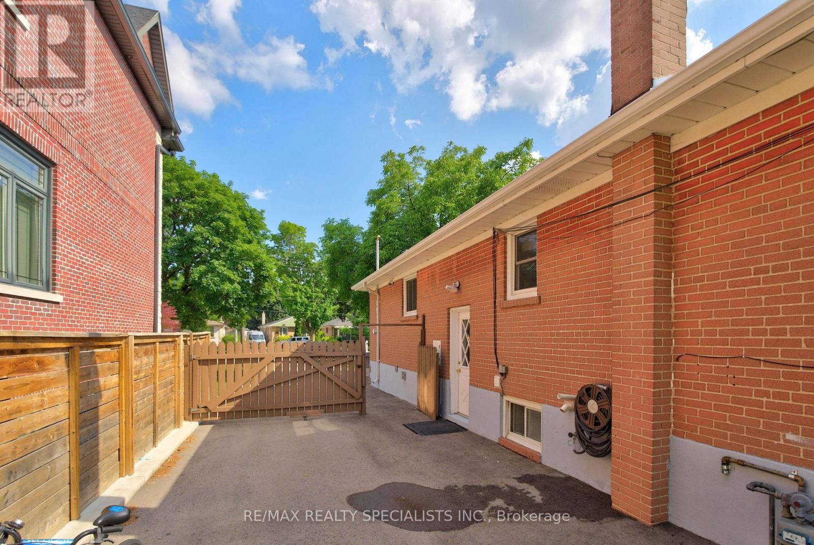 94 Eringate Drive, Toronto, Ontario  M9C 3Z6 - Photo 37 - W13548092