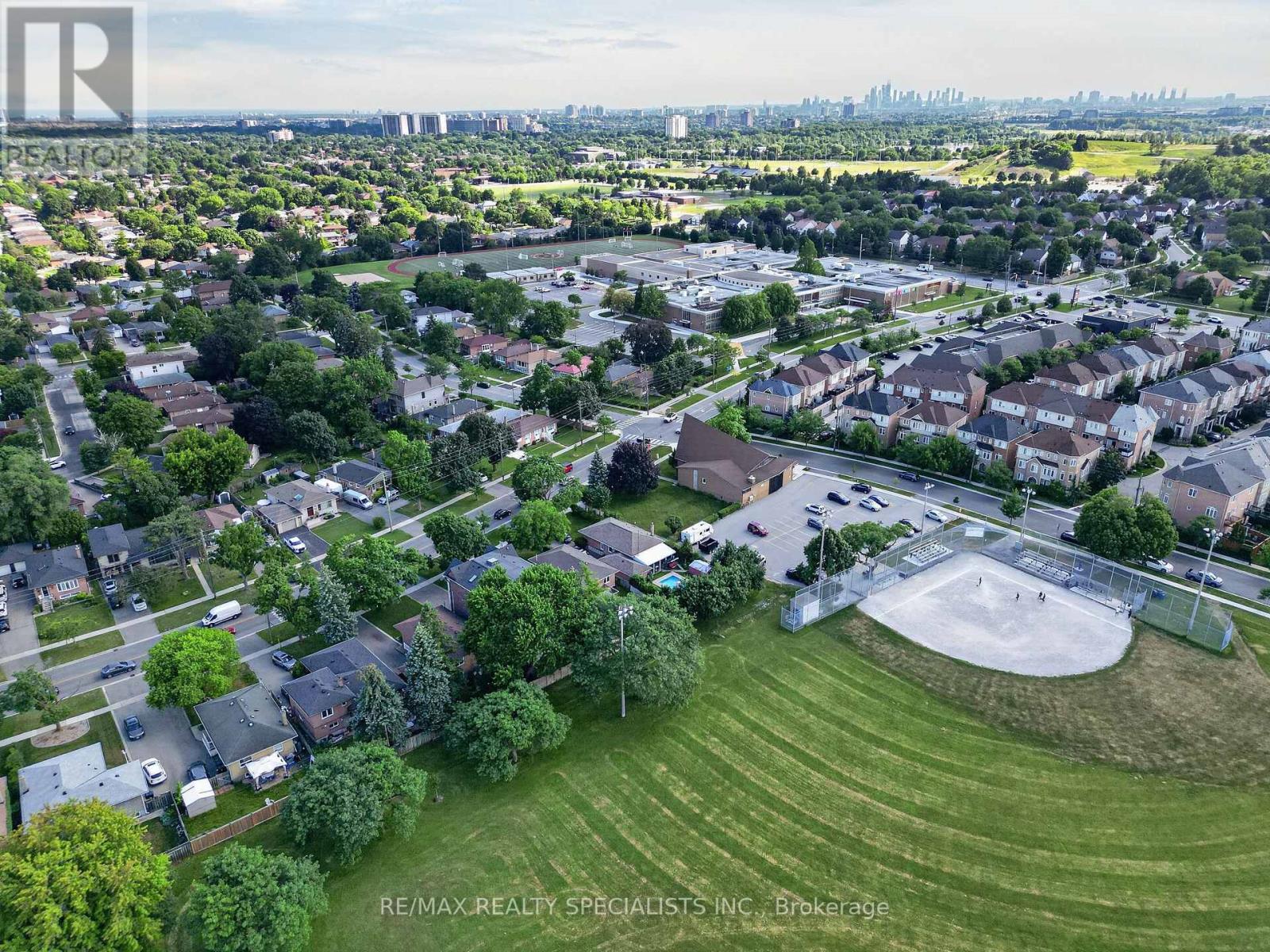 94 Eringate Drive, Toronto, Ontario  M9C 3Z6 - Photo 46 - W13548092