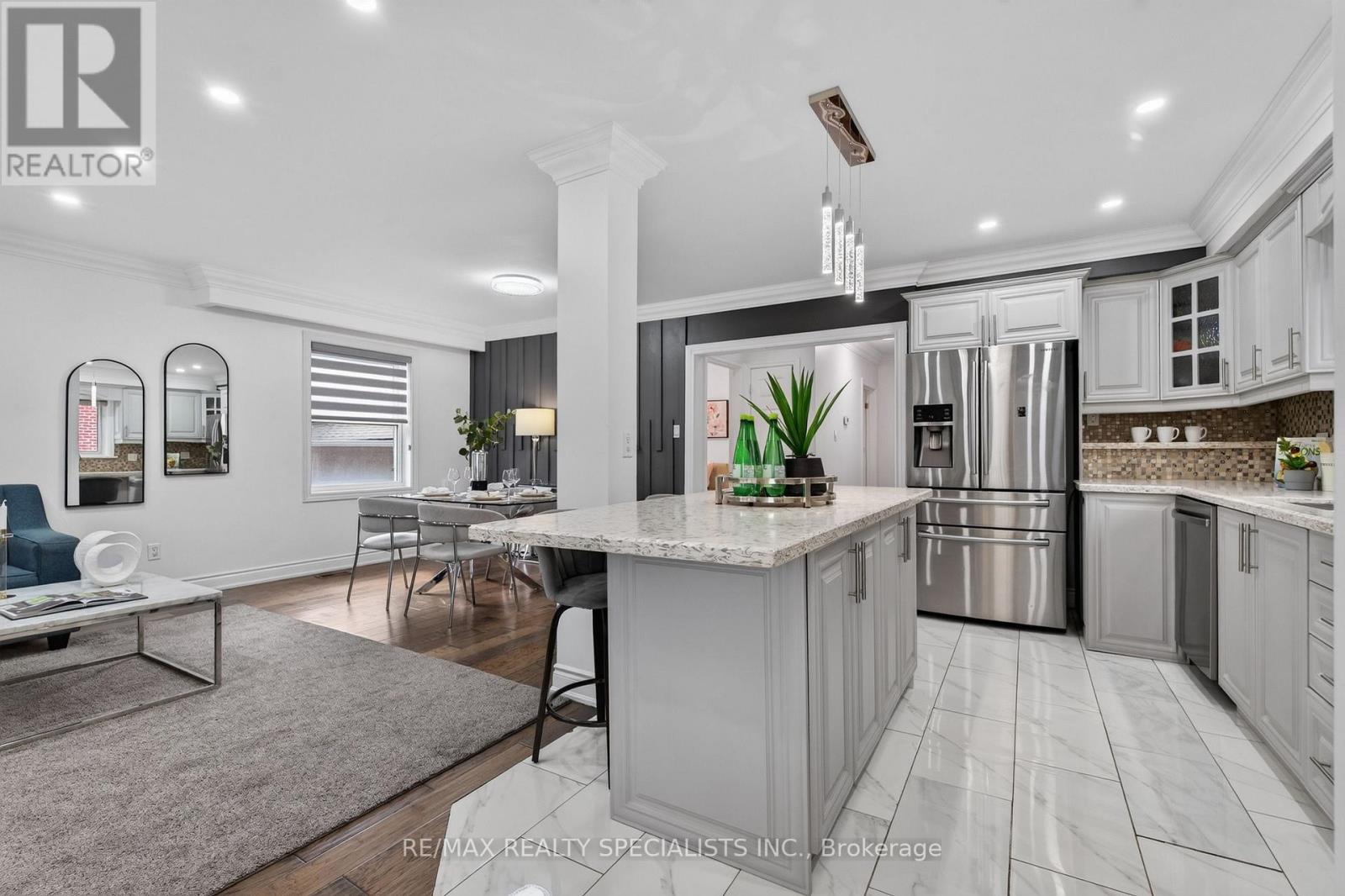 94 Eringate Drive, Toronto, Ontario  M9C 3Z6 - Photo 5 - W13548092