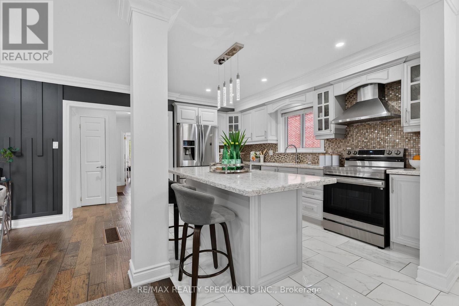 94 Eringate Drive, Toronto, Ontario  M9C 3Z6 - Photo 6 - W13548092
