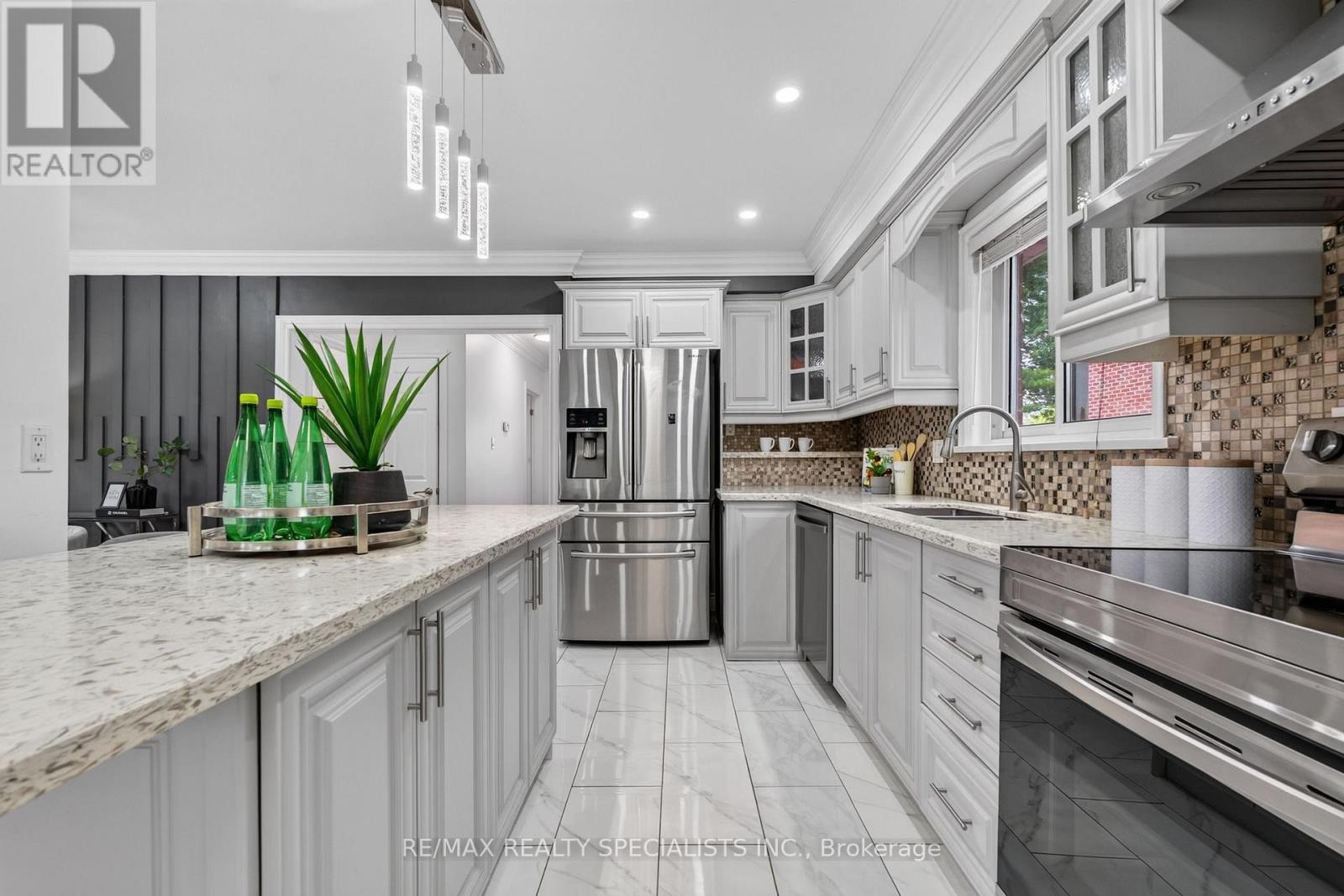 94 Eringate Drive, Toronto, Ontario  M9C 3Z6 - Photo 7 - W13548092
