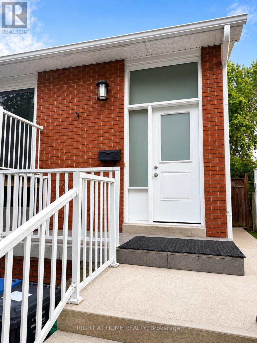 Upper - 7154 Fayette Circle, Mississauga, Ontario  L5N 1Y6 - Photo 1 - W13548212