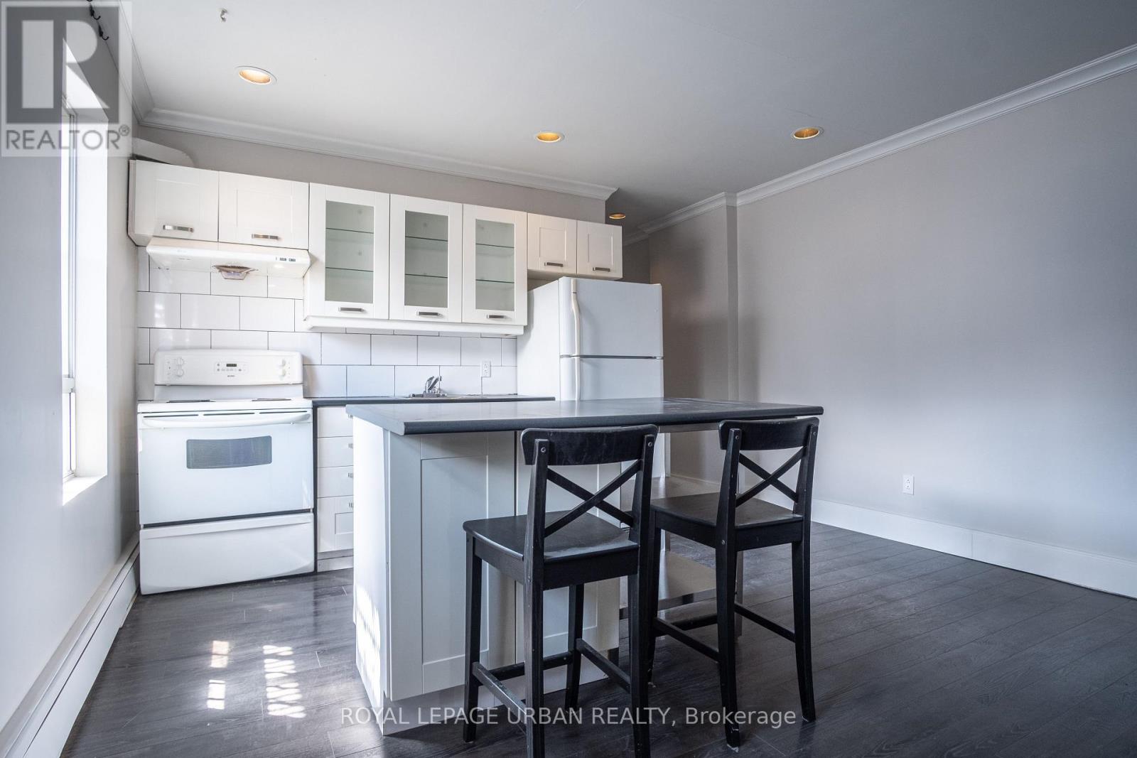2 - 636 DANFORTH AVENUE, Toronto, Ontario