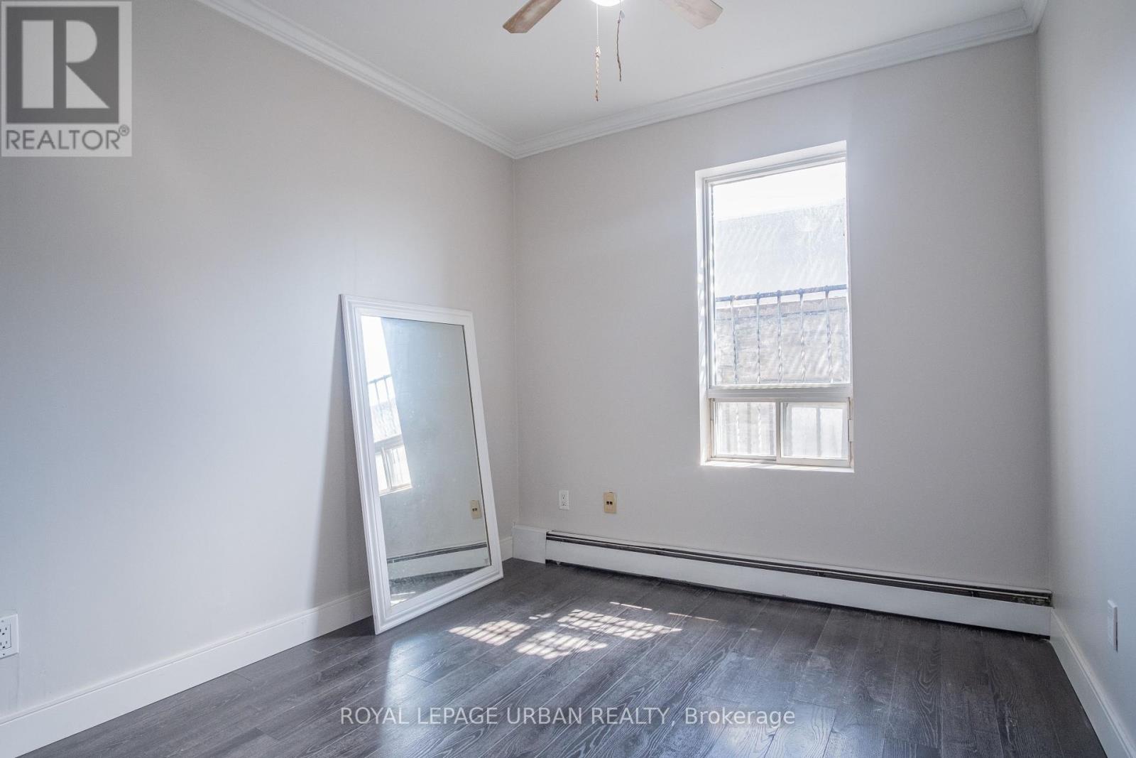 2 - 636 Danforth Avenue, Toronto, Ontario  M4K 1R2 - Photo 4 - E13548584