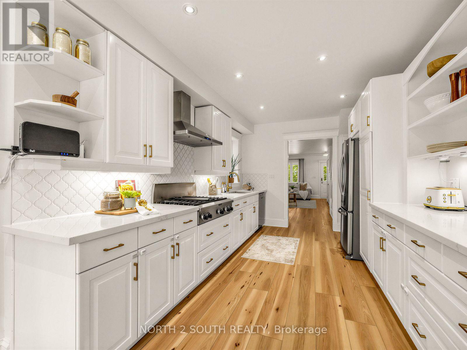 47 Bellefair Avenue, Toronto, Ontario  M4L 3T7 - Photo 17 - E13548692
