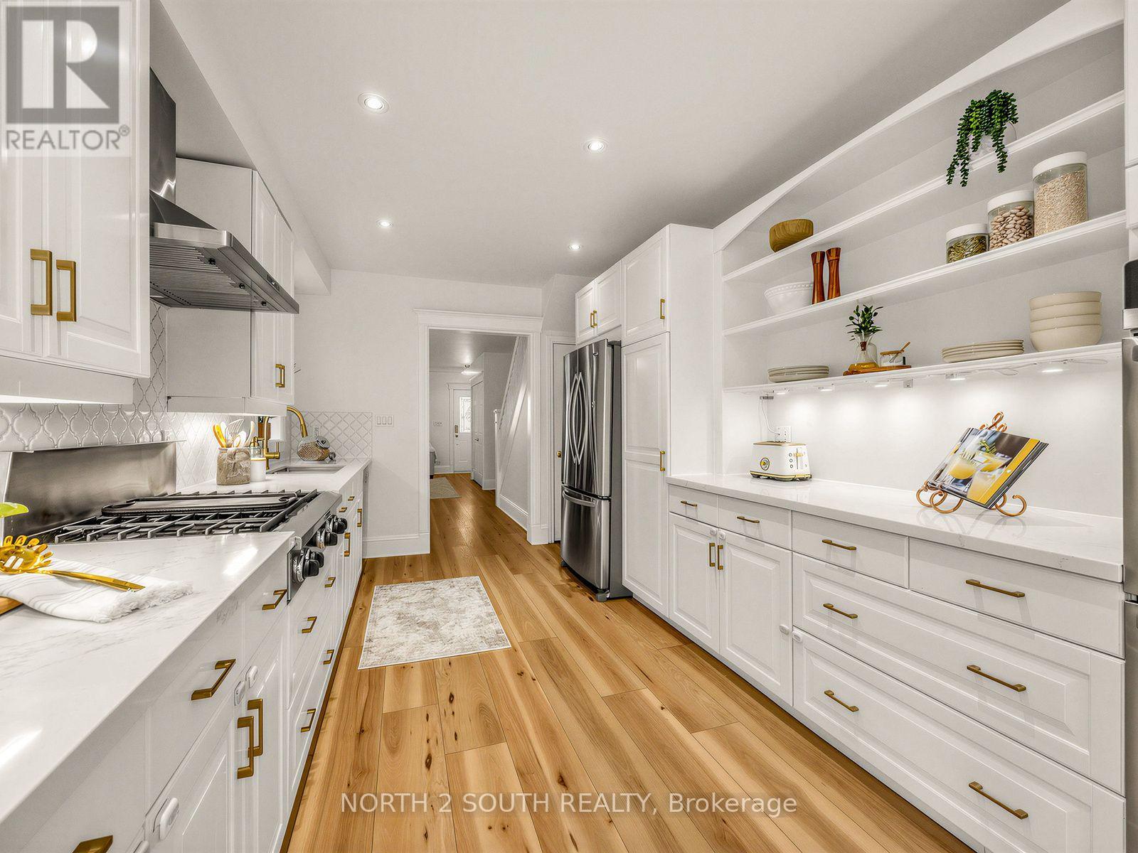 47 Bellefair Avenue, Toronto, Ontario  M4L 3T7 - Photo 18 - E13548692