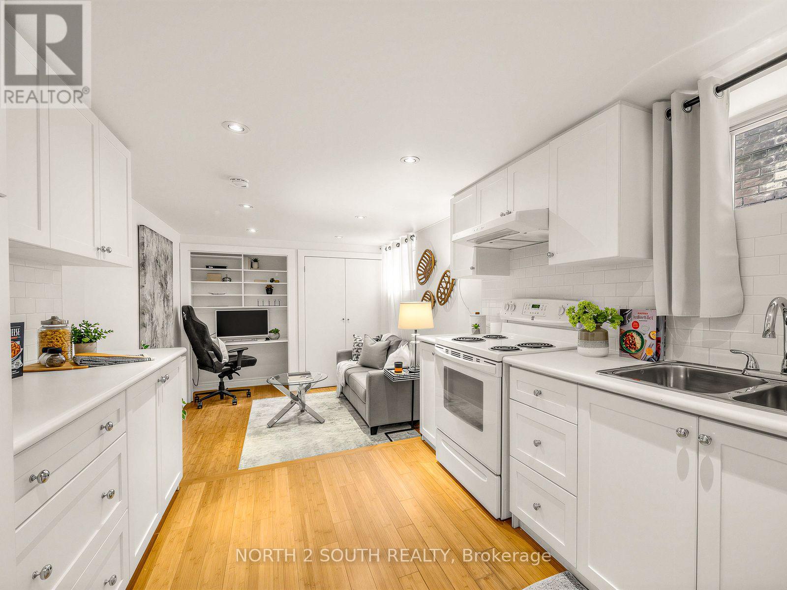 47 Bellefair Avenue, Toronto, Ontario  M4L 3T7 - Photo 37 - E13548692