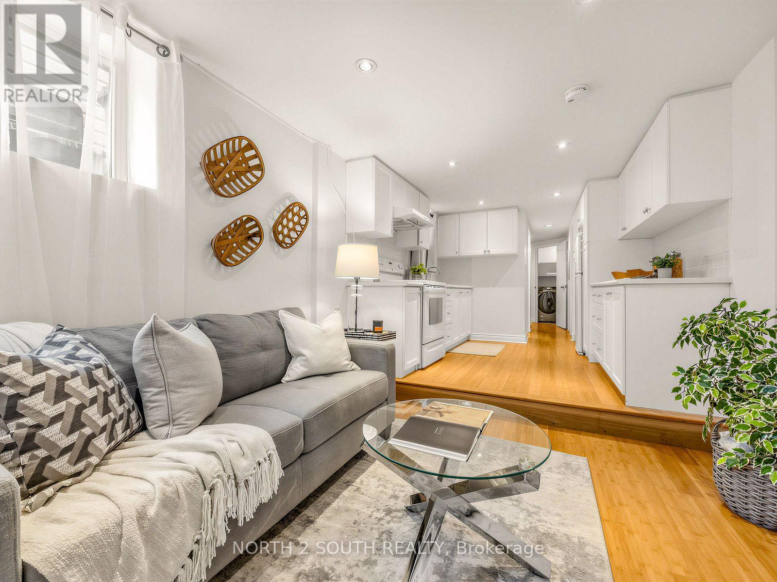 47 Bellefair Avenue, Toronto, Ontario  M4L 3T7 - Photo 41 - E13548692
