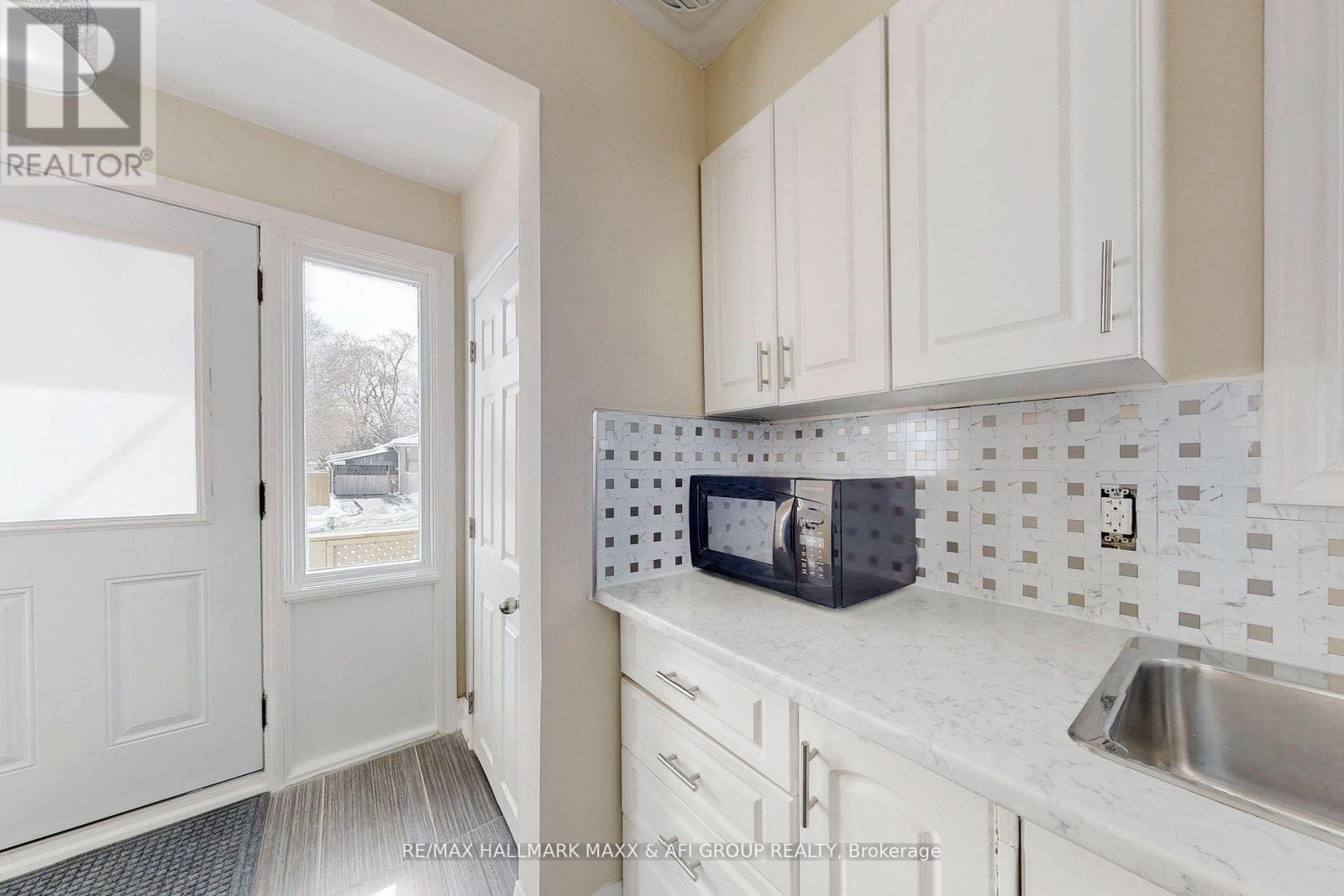 Main - 207 Septonne Avenue, Newmarket, Ontario  L3Y 2W5 - Photo 11 - N13548458