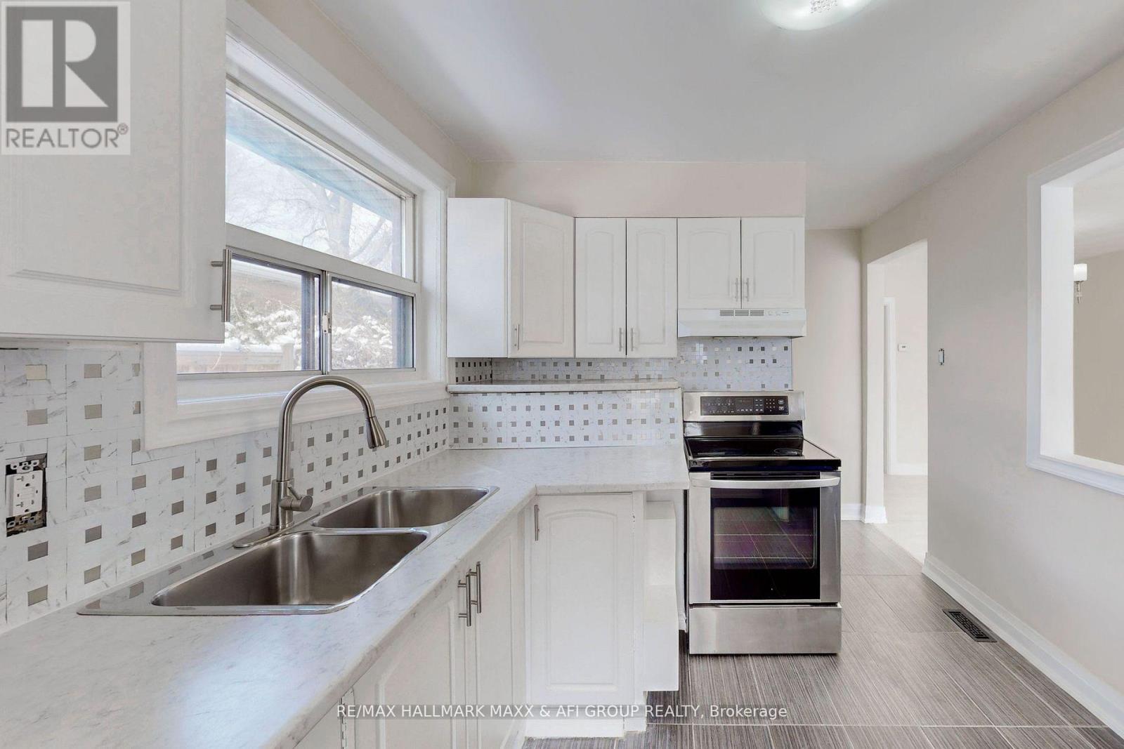 Main - 207 Septonne Avenue, Newmarket, Ontario  L3Y 2W5 - Photo 12 - N13548458