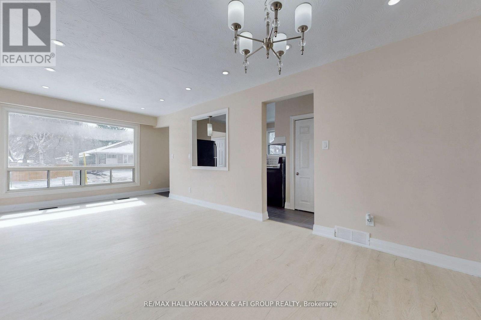Main - 207 Septonne Avenue, Newmarket, Ontario  L3Y 2W5 - Photo 3 - N13548458