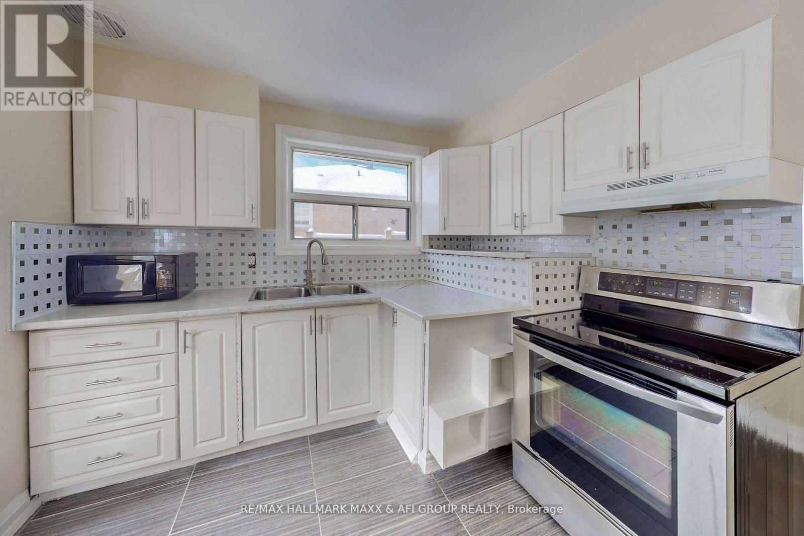 Main - 207 Septonne Avenue, Newmarket, Ontario  L3Y 2W5 - Photo 9 - N13548458