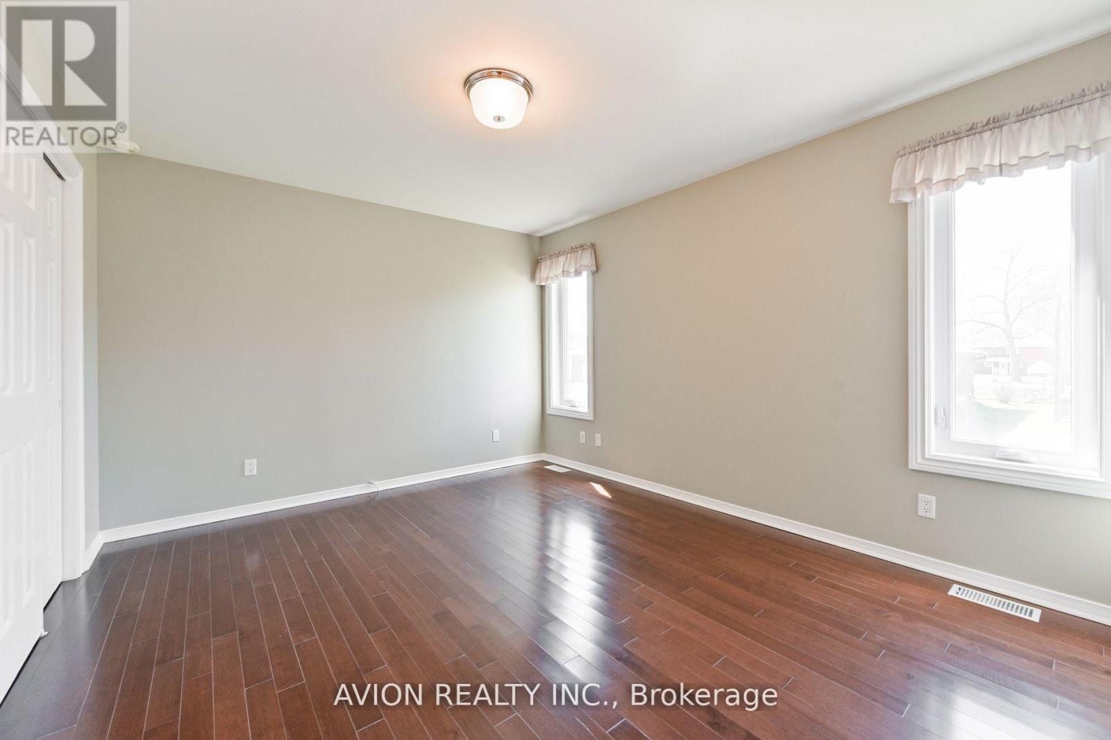 356 Tampa Drive, Georgina, Ontario  L4P 3A4 - Photo 5 - N13548518