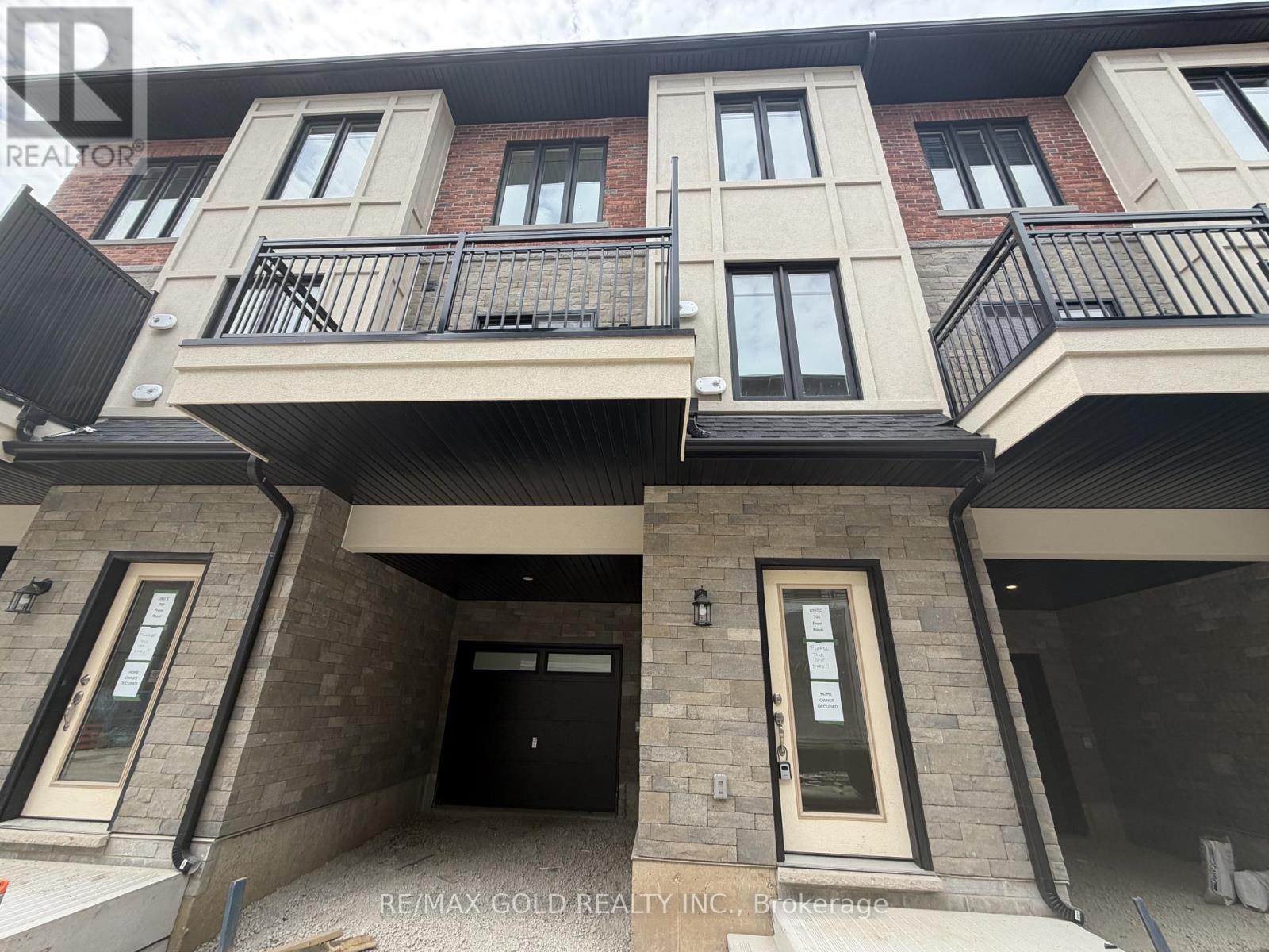 702 ROYAL FRONT STREET, Mississauga (Applewood)