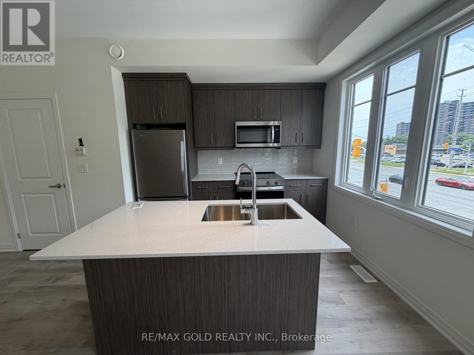 702 Royal Front Street, Mississauga, Ontario L4Y 0C8 - Photo 10 - W13548340