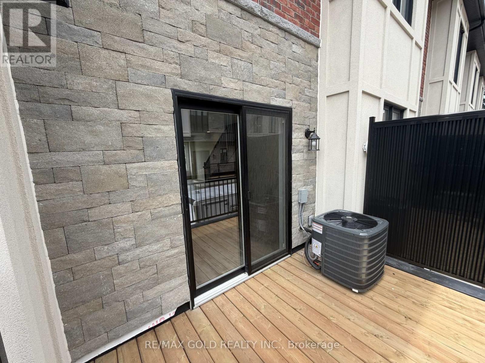 702 Royal Front Street, Mississauga, Ontario L4Y 0C8 - Photo 12 - W13548340