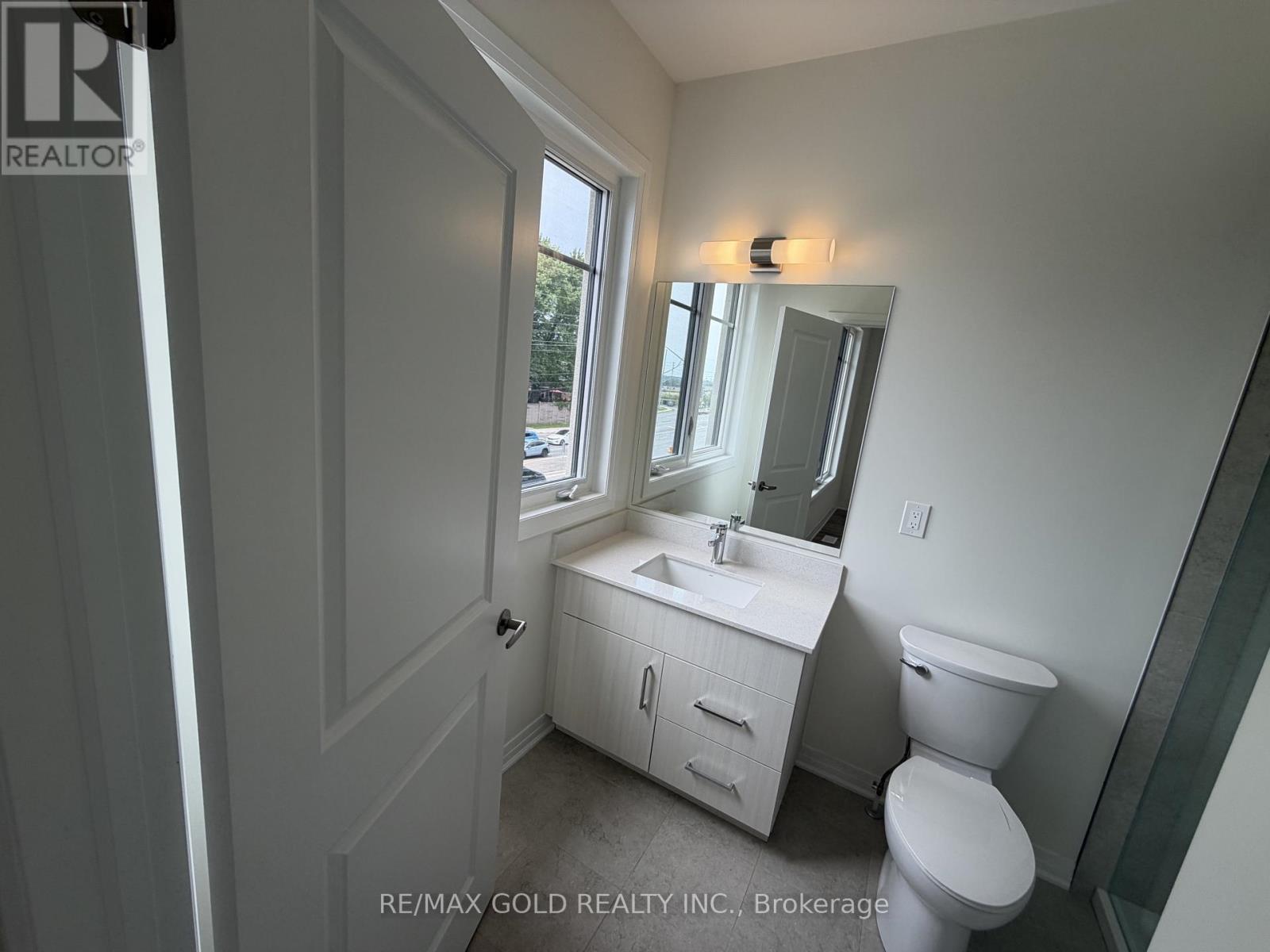 702 Royal Front Street, Mississauga, Ontario L4Y 0C8 - Photo 23 - W13548340