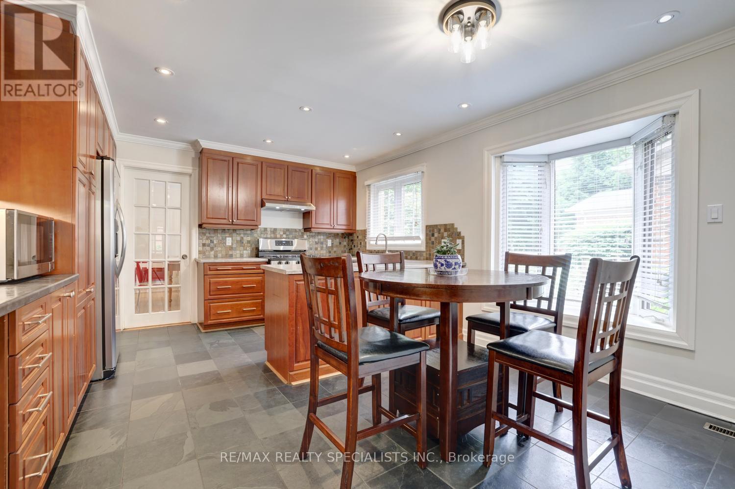 2510 Maid Marian Place, Mississauga, Ontario  L5K 2L9 - Photo 11 - W13548446