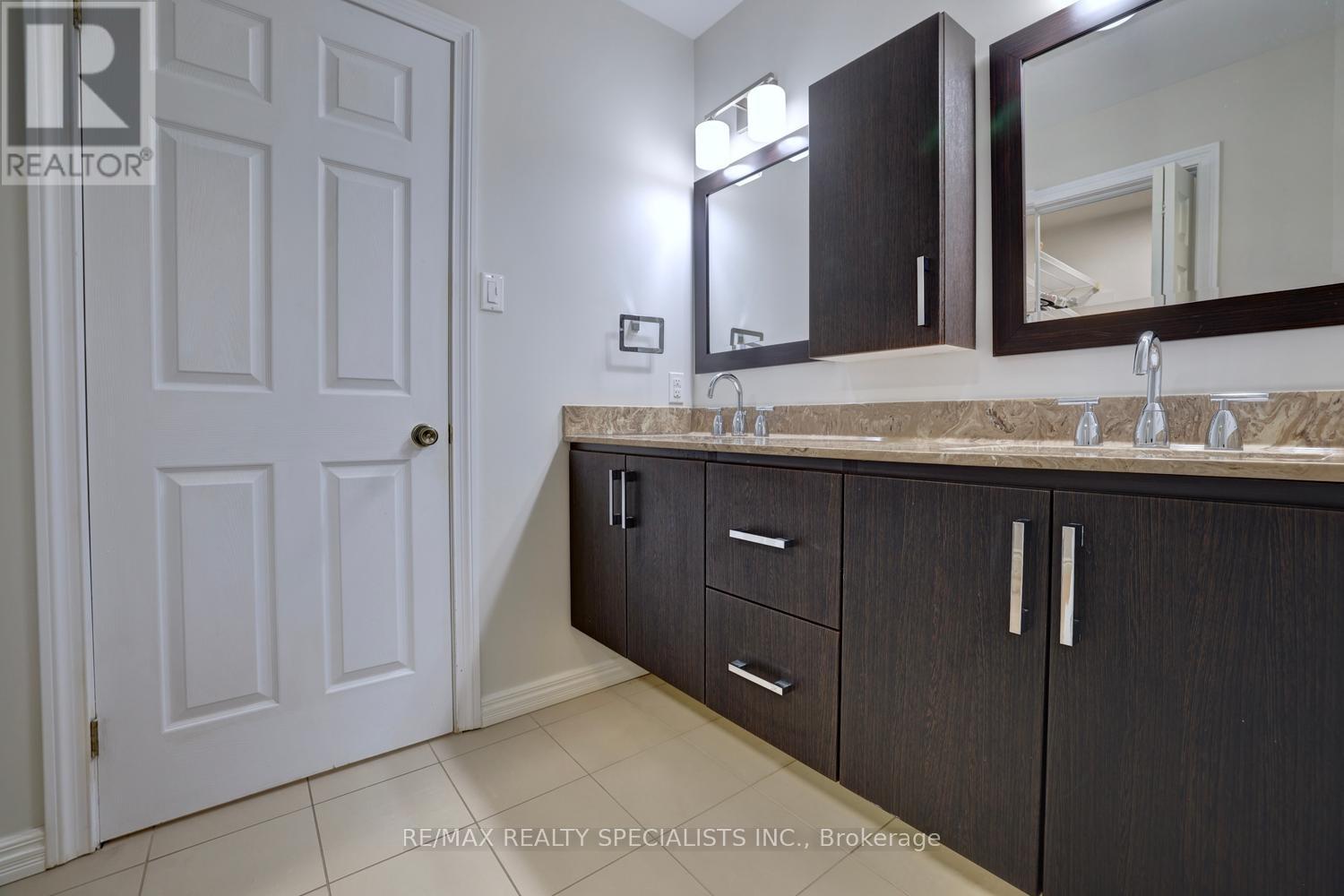 2510 Maid Marian Place, Mississauga, Ontario  L5K 2L9 - Photo 24 - W13548446