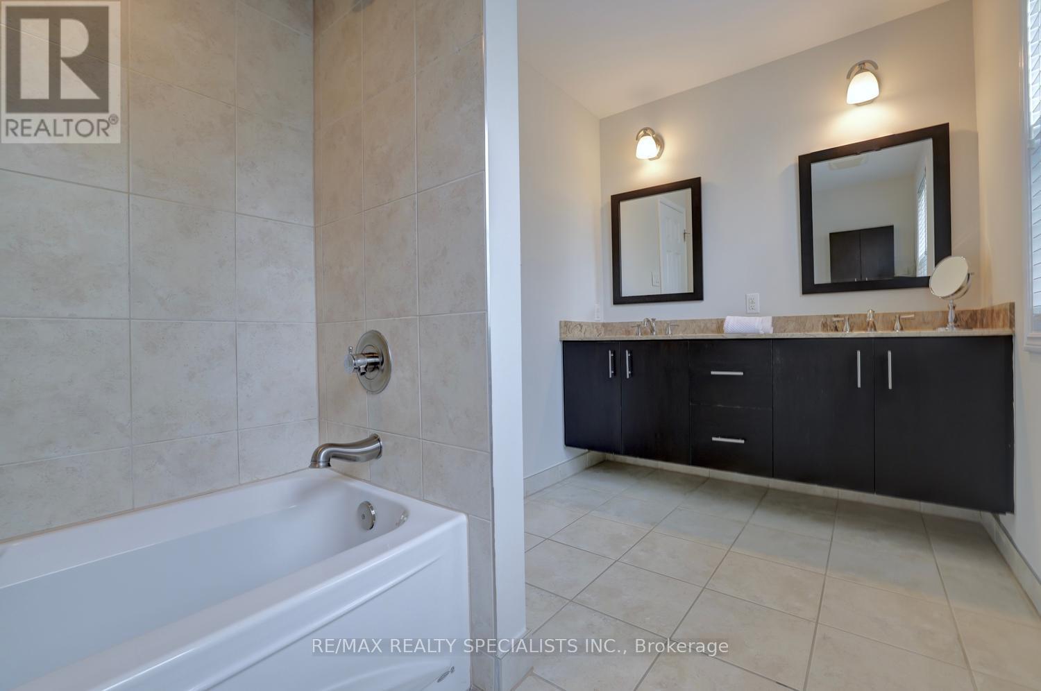 2510 Maid Marian Place, Mississauga, Ontario  L5K 2L9 - Photo 29 - W13548446