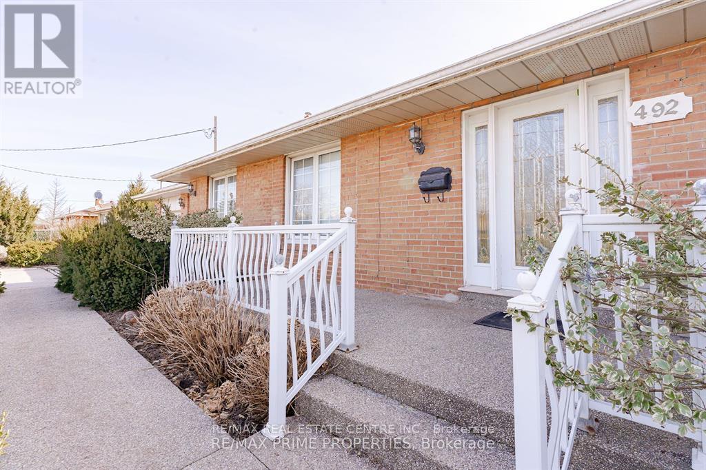 492 Pinegrove Road, Oakville, Ontario  L6K 2C3 - Photo 2 - W13548486