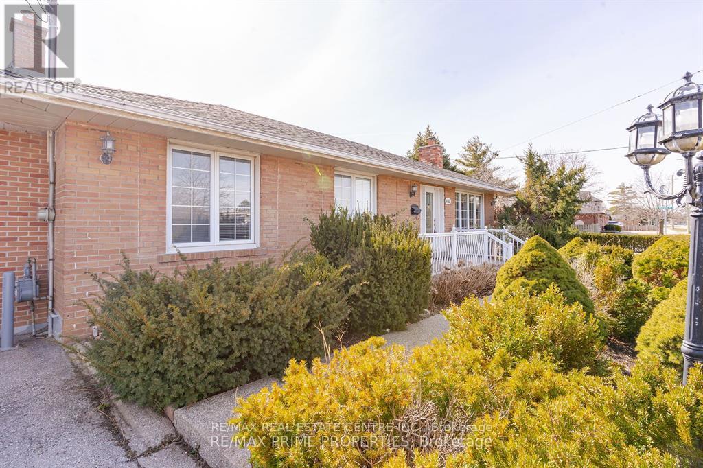 492 Pinegrove Road, Oakville, Ontario  L6K 2C3 - Photo 5 - W13548486