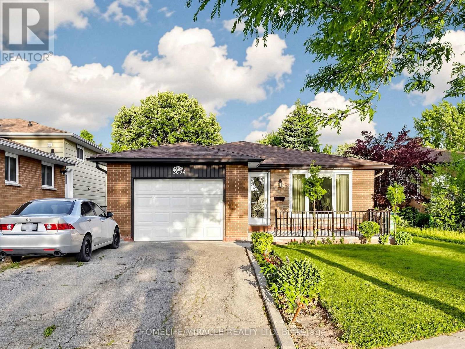 3694 Brandon Gate Drive, Mississauga, Ontario  L4T 3M8 - Photo 2 - W13548594