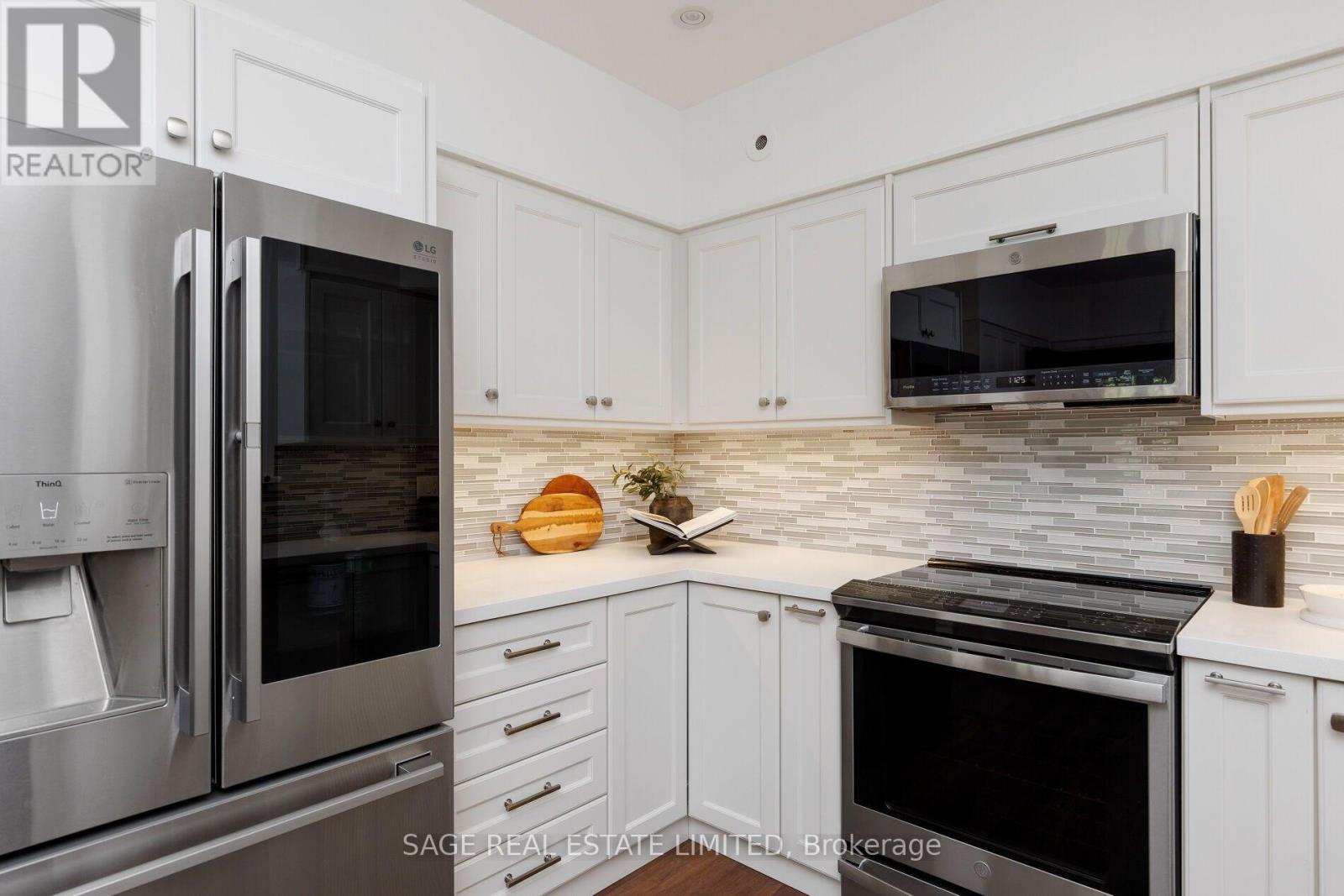 78 The Kingsway, Toronto, Ontario  M8X 2T5 - Photo 14 - W13548672