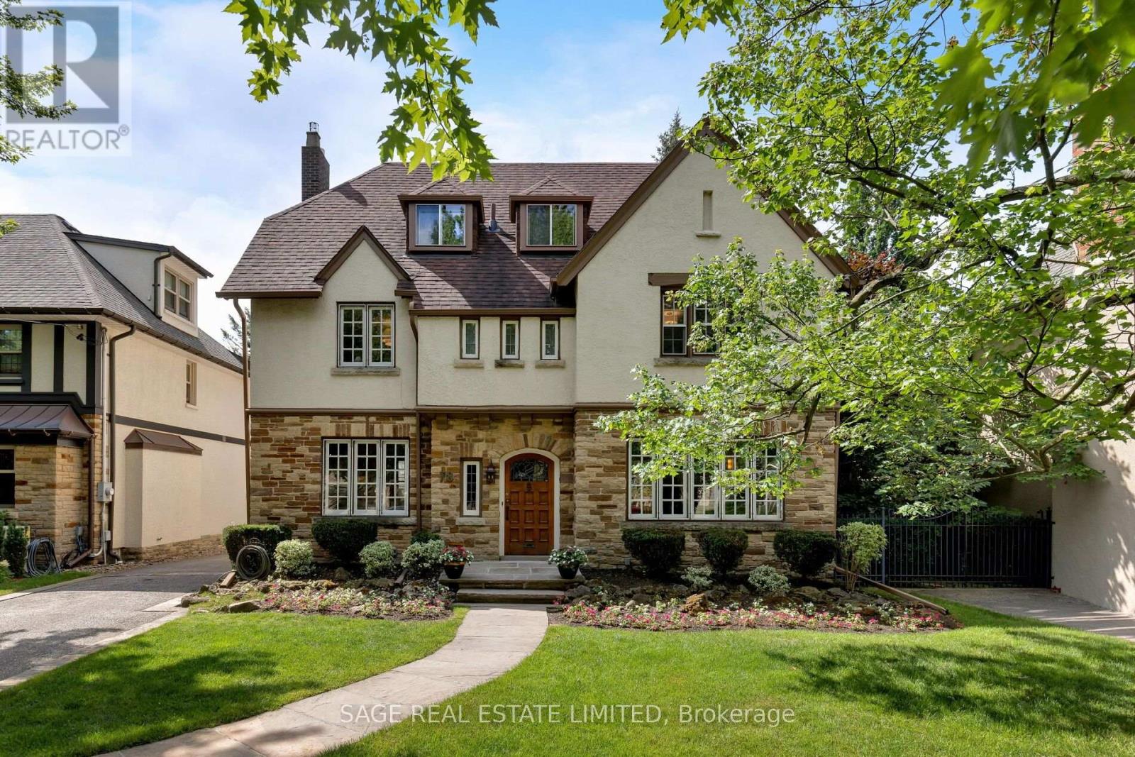78 The Kingsway, Toronto, Ontario  M8X 2T5 - Photo 2 - W13548672